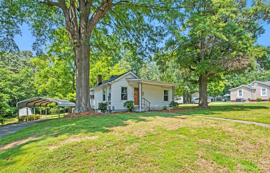 Kristen Strause Charlotte Brandon Lawn Real Estate